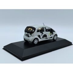 1:43 Масштабная модель MITSUBISHI i-MiEV "Moo Moo" Edition 2012