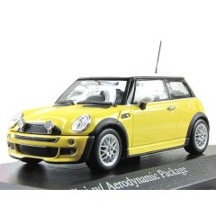 1:43 Масштабная модель Mini One With Aerodynamic Package 2002 (Yellow)