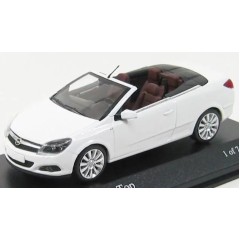 1:43 Масштабная модель Opel Astra Twintop Cabriolet 2006 White