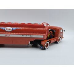 1:43 Масштабная модель SOMUA Jl17 Truck Tanker Truck Esso Produits Aviation (1955), red