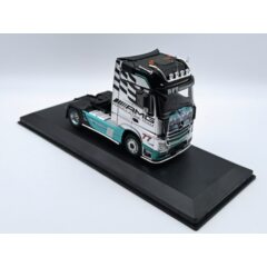 1:43 Масштабная модель седельный тягач MERCEDES BENZ Actros MP4 #77 "AMG Petronas F1 Team" 2012 Silver/Green/Black