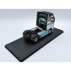 1:43 Масштабная модель седельный тягач MERCEDES BENZ Actros MP4 #77 "AMG Petronas F1 Team" 2012 Silver/Green/Black