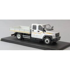 1:43 Масштабная модель ГАЗон C42R31 бортовой с тентом, серебристый / серый