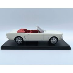 1:24 Масштабная модель FORD Mustang convertible (1965), white / red