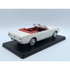 1:24 Масштабная модель FORD Mustang convertible (1965), white / red