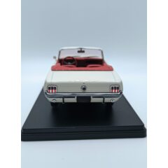 1:24 Масштабная модель FORD Mustang convertible (1965), white / red