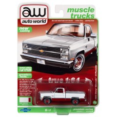 1:64 Масштабная модель CHEVY 1983 SILVERADO 10 2 TONES RED