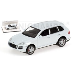 1:43 Масштабная модель Porsche Cayenne Turbo / White Edition (2007)