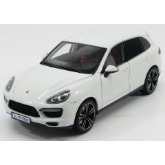 1:18 Масштабная модель Porsche Cayenne Turbo S 2013 White