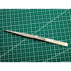 Пинцет с зажимом