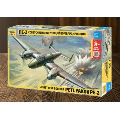 1:48 Герои Победы. Сборная модель Пикирующий бомбардировщик Пе-2