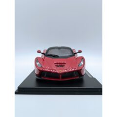 1:24 Масштабная модель FERRARI LaFerrari (2013), red black
