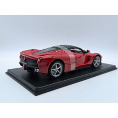 1:24 Масштабная модель FERRARI LaFerrari (2013), red black