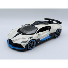 1:24 Масштабная модель BUGATTI DIVO Special Edition белый с голубым