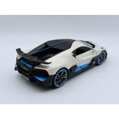 1:24 Масштабная модель BUGATTI DIVO Special Edition белый с голубым