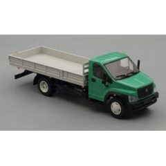 1:43 Масштабная модель ГАЗон C41R33 бортовой, зеленый / серый