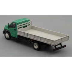 1:43 Масштабная модель ГАЗон C41R33 бортовой, зеленый / серый