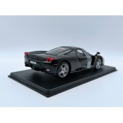 1:24 Масштабная модель FERRARI Enzo (2002), black