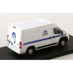 1:43 Масштабная модель RAM ProMaster 2500 Cargo High Roof "MOPAR Performance 'Dragmaster'" 2018 White