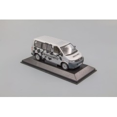 1:43 Масштабная модель Volkswagen T5 Transporter Bus – 2003 – Silver "Minichamps'