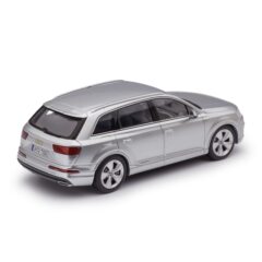 1:43 Масштабная модель Audi Q7 Quattro S-Line 2015 серебристый