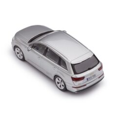 1:43 Масштабная модель Audi Q7 Quattro S-Line 2015 серебристый