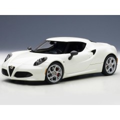 1:18 Масштабная модель Alfa Romeo 4C 2013 (white)