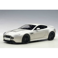 1:18 Масштабная модель Aston Martin V12 Vantage S 2015 (meteorite silver)