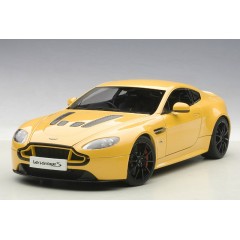 1:18 Масштабная модель Aston Martin V12 Vantage S 2015 (yellow)