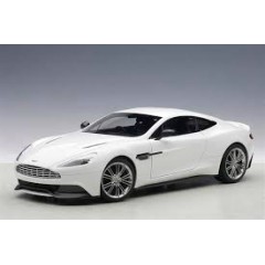 1:18 Масштабная модель Aston Martin Vanquish 2015 (white)