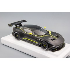 1:18 Масштабная модель Aston Martin Vulcan - 2015 (matt black with lime green stripes)