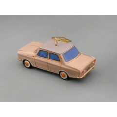Елочная игрушка "Москвич 412" бежевый с темной крышей