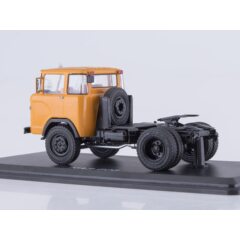 1:43 Масштабная модель КАЗ-608 седельный тягач