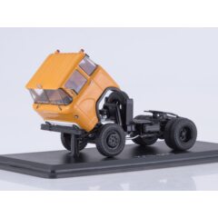 1:43 Масштабная модель КАЗ-608 седельный тягач