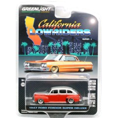 1:64 Масштабная модель FORD Fordor Super Deluxe 1947 Silver Metallic/Red