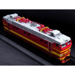 1:87 Наши поезда №3 - Пассажирский электровоз ЧС4Т + рельс-подставка