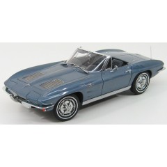 1:18 Масштабная модель Chevrolet Corvette 1963 Convertible (Sebring Silver)