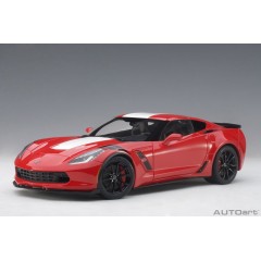 1:18 Масштабная модель Chevrolet Corvette C7 Grand Sport 2017 (red / white stripes)