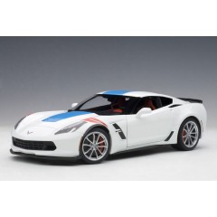 1:18 Масштабная модель Chevrolet Corvette C7 Grand Sport 2017 (white / blue stripes / red fender hash marks)