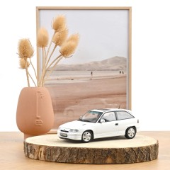 1:18 Масштабная модель OPEL Astra GSi 1991 Casablanca White