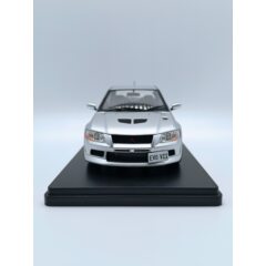 1:24 Масштабная модель MITSUBISHI Lancer Evolution VII 2001 Silver