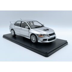 1:24 Масштабная модель MITSUBISHI Lancer Evolution VII 2001 Silver