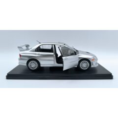 1:24 Масштабная модель MITSUBISHI Lancer Evolution VII 2001 Silver