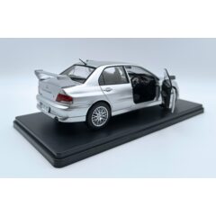 1:24 Масштабная модель MITSUBISHI Lancer Evolution VII 2001 Silver