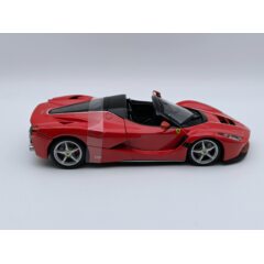 1:24 Масштабная модель FERRARI LaFerrari Aperta, красный