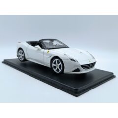 1:24 Масштабная модель FERRARI California T Spider Open Roof (2014), White