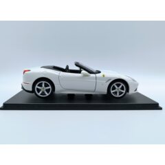 1:24 Масштабная модель FERRARI California T Spider Open Roof (2014), White