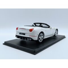 1:24 Масштабная модель FERRARI California T Spider Open Roof (2014), White