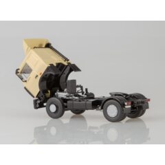 1:43 Масштабная модель МАЗ-5432 седельный тягач, бежевый