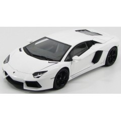 1:18 Масштабная модель Lamborghini Aventador LP700-4 (Matt.White) 2011
